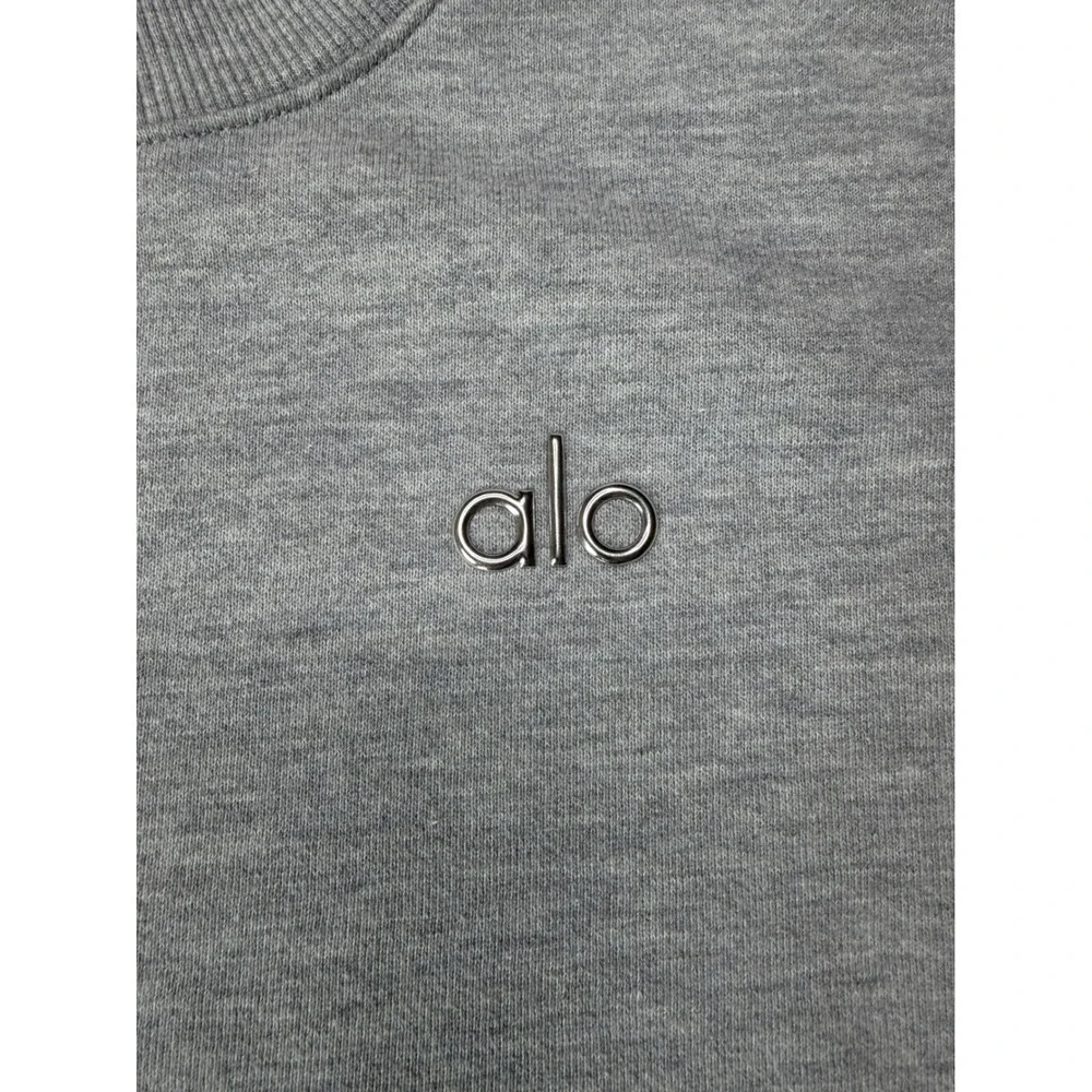 Alo Yoga Accolade Crew Neck Sweatshirt Athletic Heather Grey Chrome Logo